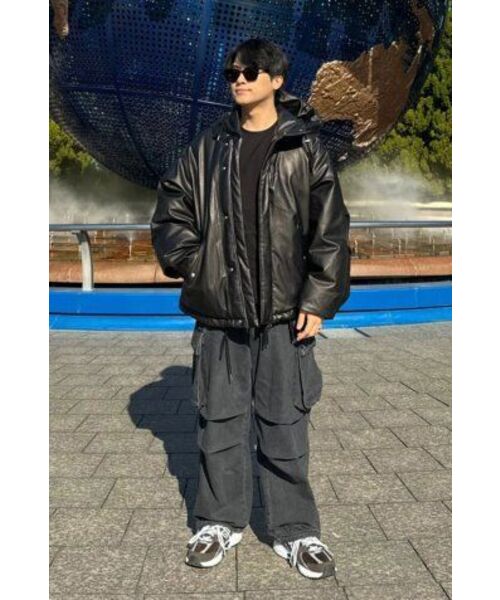 BESLOW(ビースロー)の「OVERSIZED M65 HOOD SHORT DOWN PARKA VEGAN LEATHER BLACK(ダウンジャケット/コート・メンズ・その他・LARGE/MEDIUM/SMALL/X-LARGE/X-SMALL)」の14枚目の写真