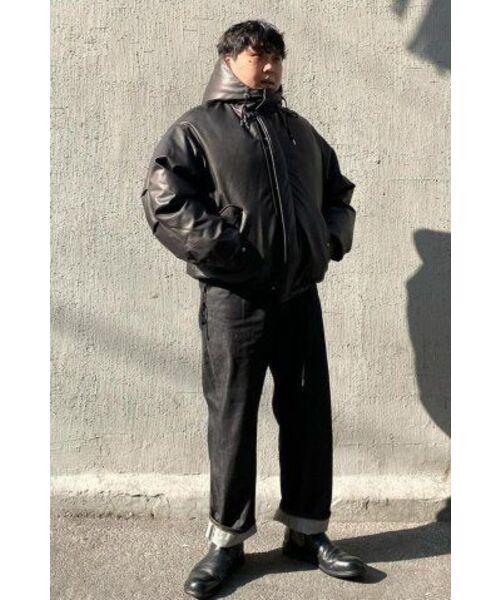 BESLOW(ビースロー)の「OVERSIZED M65 HOOD SHORT DOWN PARKA VEGAN LEATHER BLACK(ダウンジャケット/コート・メンズ・その他・LARGE/MEDIUM/SMALL/X-LARGE/X-SMALL)」の3枚目の写真