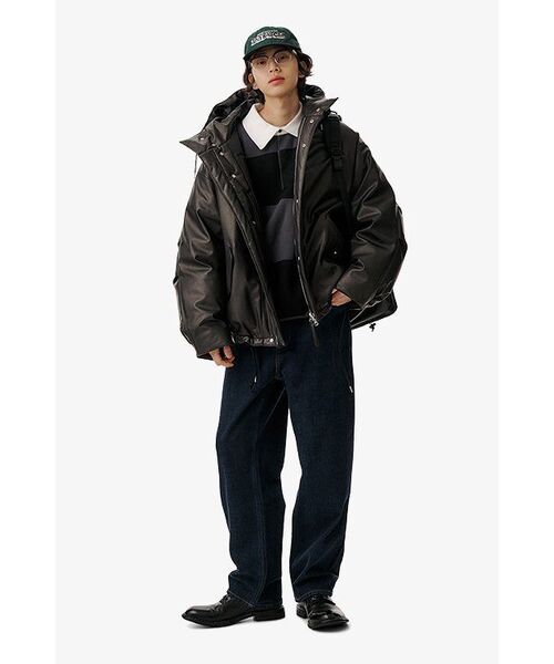 BESLOW(ビースロー)の「OVERSIZED M65 HOOD SHORT DOWN PARKA VEGAN LEATHER BLACK(ダウンジャケット/コート・メンズ・その他・LARGE/MEDIUM/SMALL/X-LARGE/X-SMALL)」の4枚目の写真