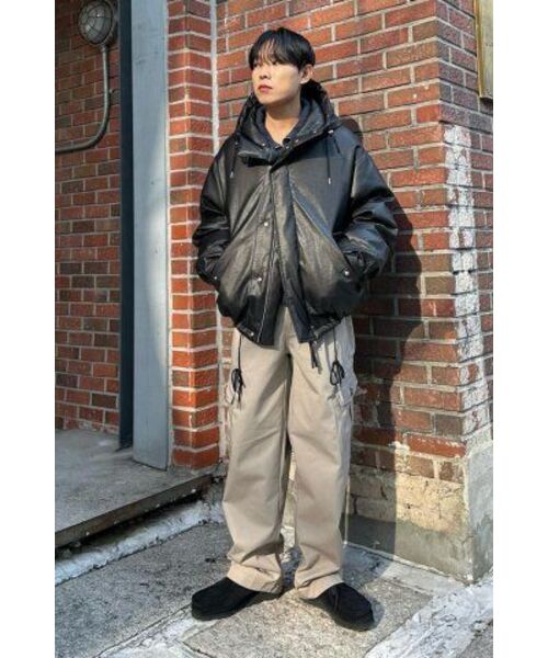 BESLOW(ビースロー)の「OVERSIZED M65 HOOD SHORT DOWN PARKA VEGAN LEATHER BLACK(ダウンジャケット/コート・メンズ・その他・LARGE/MEDIUM/SMALL/X-LARGE/X-SMALL)」の7枚目の写真