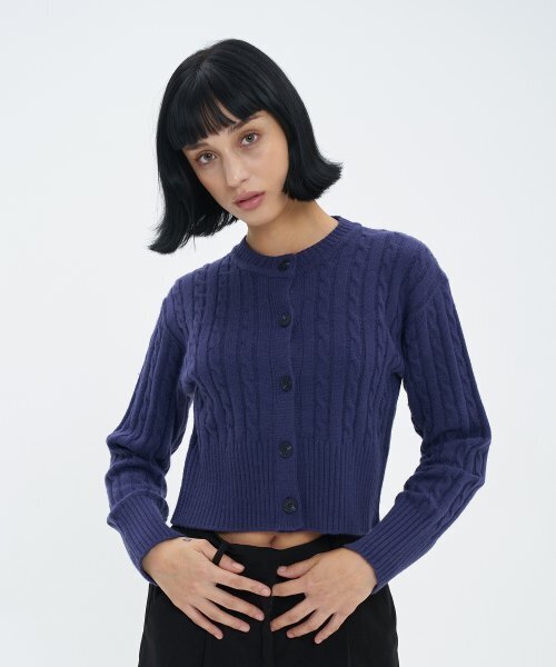 BLOND9(ブロンドナイン)の「ラウンドネッククロップケーブルカーディガン_ネイビー(カーディガン/ボレロ・レディース・その他・MEDIUM/SMALL)」の7枚目の写真