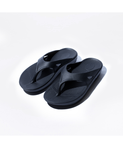 THENOPI（ザノピ）の「シンディ 3.5cm ハイトアップリカバリーフリップフロップサンダル（サンダル・レディース・ブラック・23cm/24cm/25cm/26cm/27cm/28cm/29cm）」の2枚目の写真