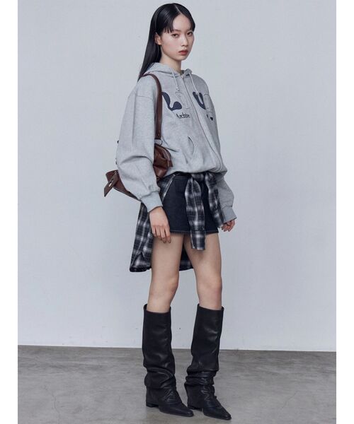 EMODA(エモダ)の「ロゴパッチオーバーフーディ(パーカー・レディース・ブラック/アイボリー/グレー・FREE)」の7枚目の写真