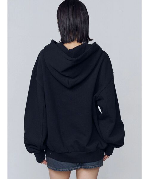 EMODA(エモダ)の「ロゴパッチオーバーフーディ(パーカー・レディース・ブラック/アイボリー/グレー・FREE)」の16枚目の写真