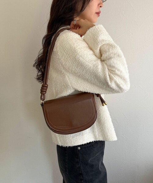 fredy emue（フレディエミュ）の「フラップラウンドポシェット（ショルダーバッグ・レディース・ブラック/レッド/ブラウン・FREE）」の10枚目の写真