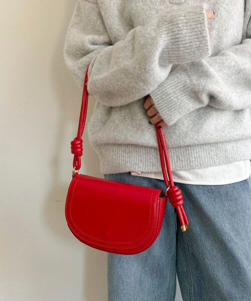 fredy emue（フレディエミュ）の「フラップラウンドポシェット（ショルダーバッグ・レディース・ブラック/レッド/ブラウン・FREE）」の13枚目の写真