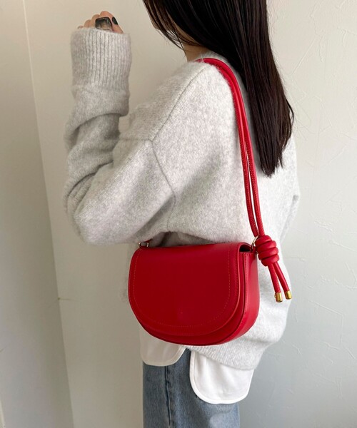 fredy emue（フレディエミュ）の「フラップラウンドポシェット（ショルダーバッグ・レディース・ブラック/レッド/ブラウン・FREE）」の14枚目の写真