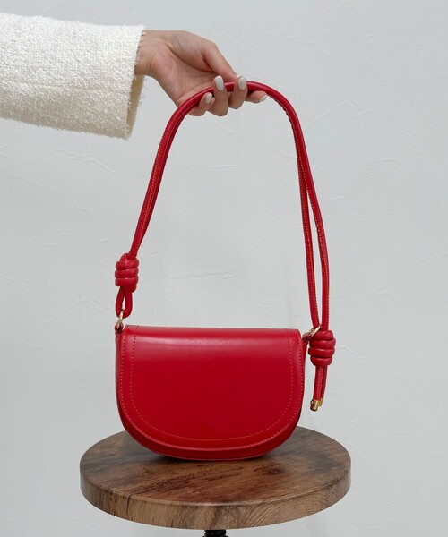 fredy emue（フレディエミュ）の「フラップラウンドポシェット（ショルダーバッグ・レディース・ブラック/レッド/ブラウン・FREE）」の8枚目の写真