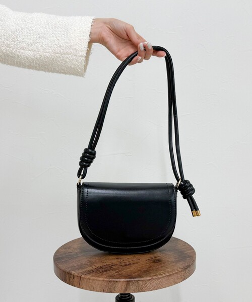 fredy emue（フレディエミュ）の「フラップラウンドポシェット（ショルダーバッグ・レディース・ブラック/レッド/ブラウン・FREE）」の9枚目の写真