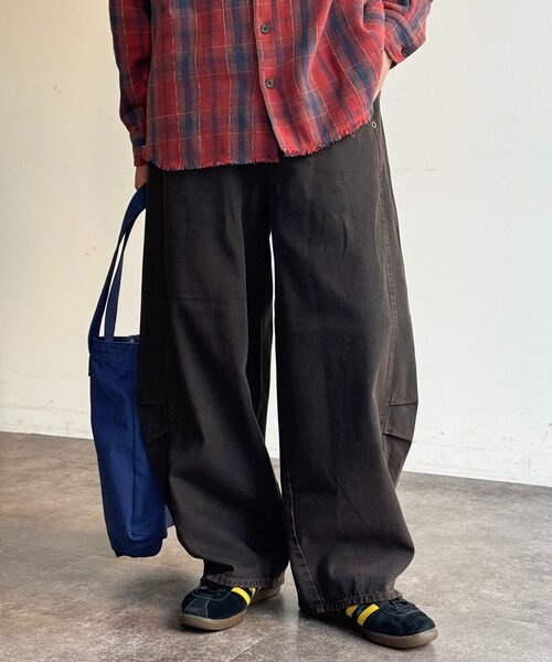 CPCM（シーピーシーエム）の「シームタックカーブデニム（デニムパンツ・メンズ・ブラック/ネイビー/ブルー/ブラウン・MEDIUM/LARGE）」の3枚目の写真