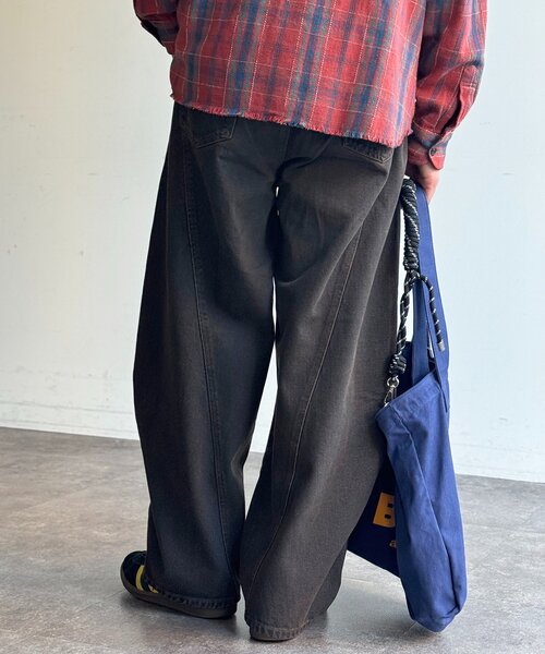 CPCM（シーピーシーエム）の「シームタックカーブデニム（デニムパンツ・メンズ・ブラック/ネイビー/ブルー/ブラウン・MEDIUM/LARGE）」の13枚目の写真