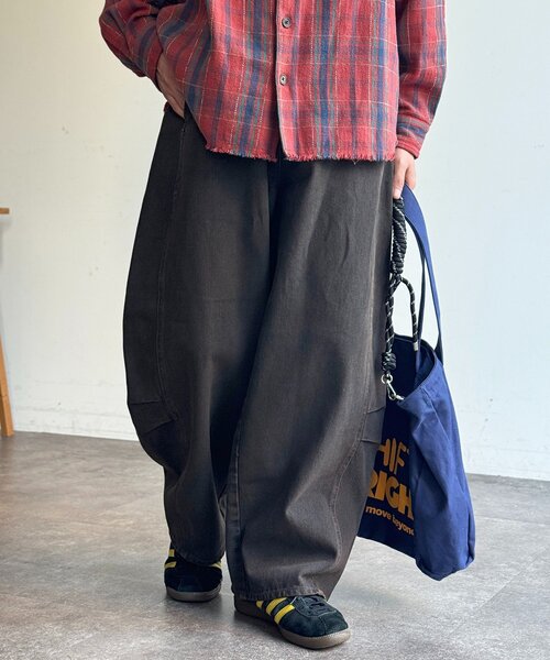 CPCM（シーピーシーエム）の「シームタックカーブデニム（デニムパンツ・メンズ・ブラック/ネイビー/ブルー/ブラウン・MEDIUM/LARGE）」の15枚目の写真