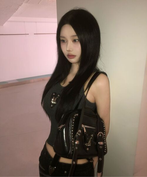 MUCENT(ムセント)の「コニックメタルロゴスタッズショルダーバッグ 男女共用(ショルダーバッグ・レディース・ブラック・FREE)」の11枚目の写真