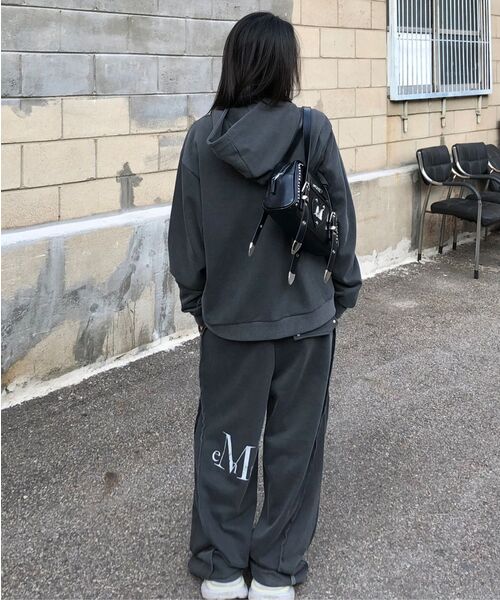 MUCENT(ムセント)の「コニックメタルロゴスタッズショルダーバッグ 男女共用(ショルダーバッグ・レディース・ブラック・FREE)」の14枚目の写真