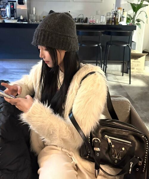 MUCENT(ムセント)の「コニックメタルロゴスタッズショルダーバッグ 男女共用(ショルダーバッグ・レディース・ブラック・FREE)」の3枚目の写真