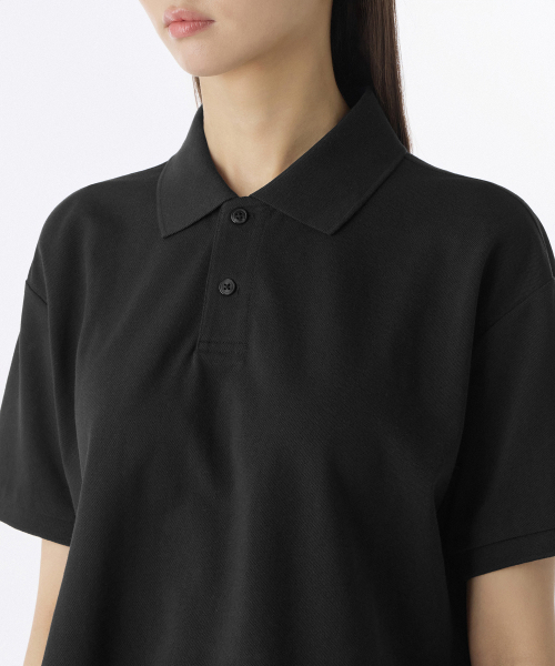 MUSINSA STANDARD WOMAN（ムシンサスタンダードウーマン）の「[クールタンダード] ウィメンズ リラックスド クロップ ピケ ポロシャツ [ブラック]（ポロシャツ・レディース・その他・LARGE/MEDIUM/SMALL/X-SMALL）」の3枚目の写真
