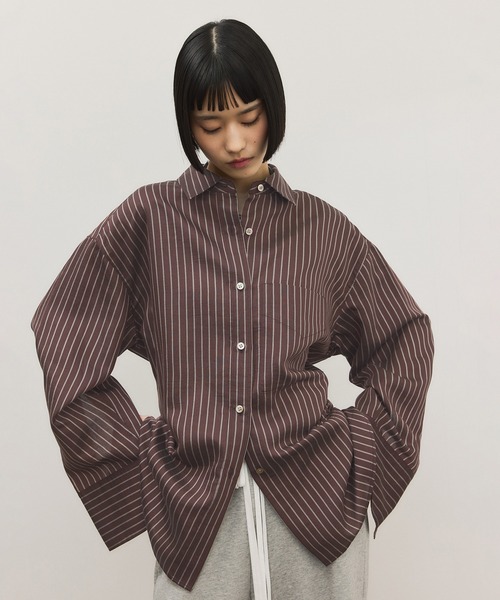 ADAM ET ROPE'(アダムエロペ)の「バックベルテッドシャツ(シャツ/ブラウス・レディース・ダークブラウン/ベージュ・FREE)」の2枚目の写真