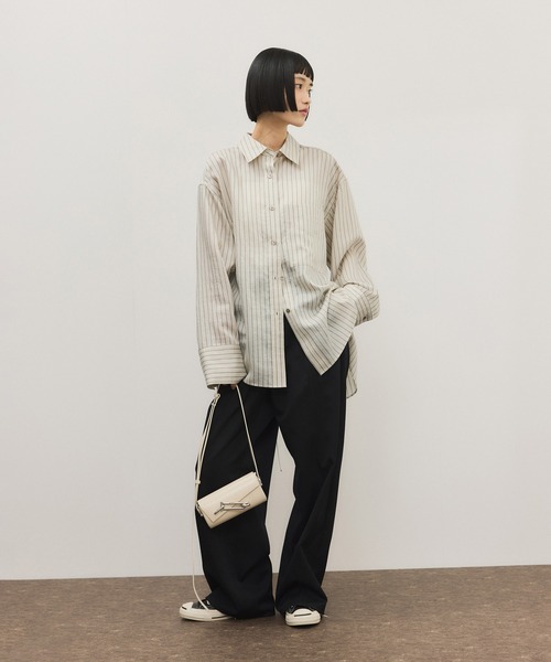 ADAM ET ROPE'(アダムエロペ)の「バックベルテッドシャツ(シャツ/ブラウス・レディース・ダークブラウン/ベージュ・FREE)」の6枚目の写真