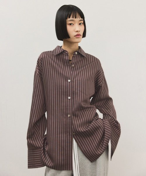 ADAM ET ROPE'(アダムエロペ)の「バックベルテッドシャツ(シャツ/ブラウス・レディース・ダークブラウン/ベージュ・FREE)」の8枚目の写真