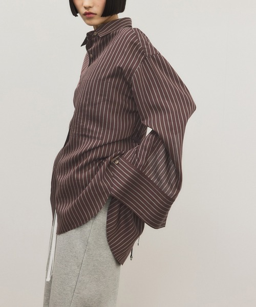 ADAM ET ROPE'(アダムエロペ)の「バックベルテッドシャツ(シャツ/ブラウス・レディース・ダークブラウン/ベージュ・FREE)」の10枚目の写真