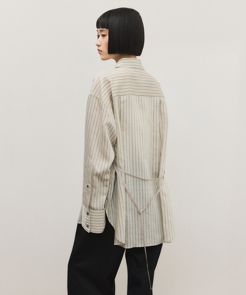 ADAM ET ROPE'(アダムエロペ)の「バックベルテッドシャツ(シャツ/ブラウス・レディース・ダークブラウン/ベージュ・FREE)」の14枚目の写真