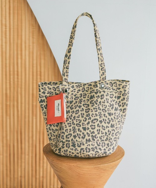 niko and...(ニコアンド)の「《A4サイズ収納可能》ポーチ付きハトメトートバッグ(トートバッグ・レディース・レオパード/ブルー/ブラック/アイボリー/カモフラージュ・0)」の5枚目の写真