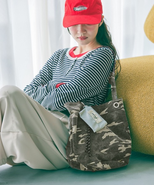 niko and...(ニコアンド)の「《A4サイズ収納可能》ポーチ付きハトメトートバッグ(トートバッグ・レディース・その他1/ブルー/ブラック/アイボリー/カーキ・0)」の21枚目の写真