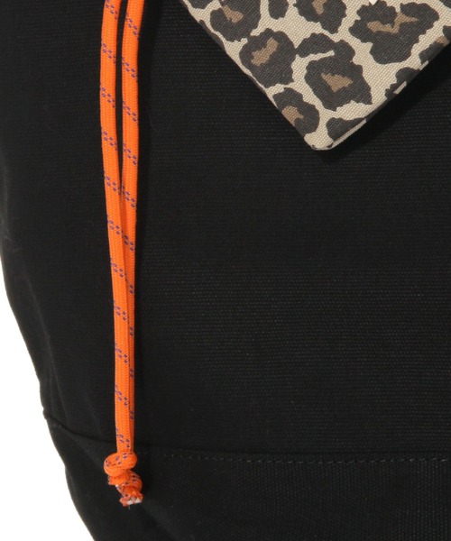 niko and...(ニコアンド)の「《A4サイズ収納可能》ポーチ付きハトメトートバッグ(トートバッグ・レディース・その他1/ブルー/ブラック/アイボリー/カーキ・0)」の8枚目の写真