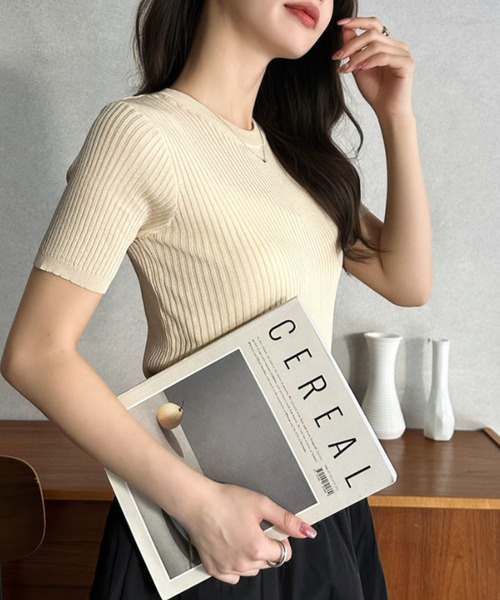 Eclat one(エクラワン)の「【Eclat one】タイト リブ 半袖 ニット(ニット/セーター・レディース・ベージュ/イエロー/ブラック/ピンク/ホワイト・FREE)」の11枚目の写真