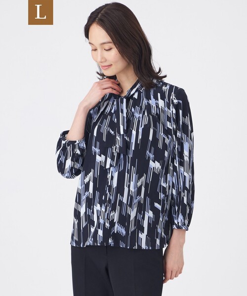 TRANS WORK(トランスワーク)の「【L】【ウォッシャブル】パウダーデシン幾何プリントブラウス(シャツ/ブラウス・レディース・ネイビー・46/44)」の1枚目の写真