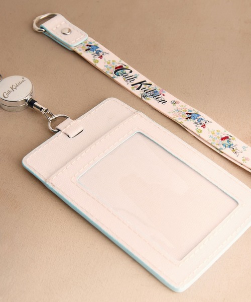 Cath Kidston(キャスキッドソン)の「ランヤード Easter Bunnies(パスケース・レディース・クリーム・FREE)」の2枚目の写真