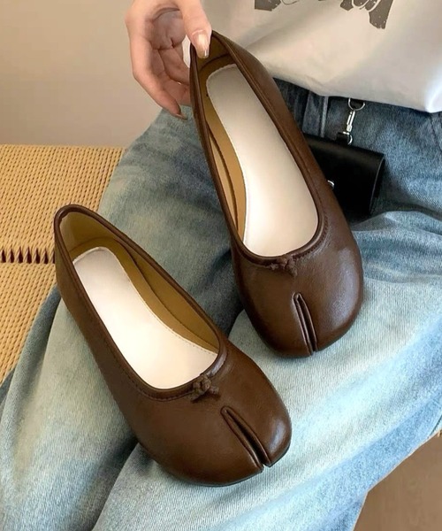 Vipoa（ヴィポア）の「Tabi flat ballet shoes（バレエシューズ・レディース・マルチ/レッド/ホワイト/ブラック/ホワイト系その他/ベージュ/ブラウン・LARGE/MEDIUM/SMALL）」の5枚目の写真