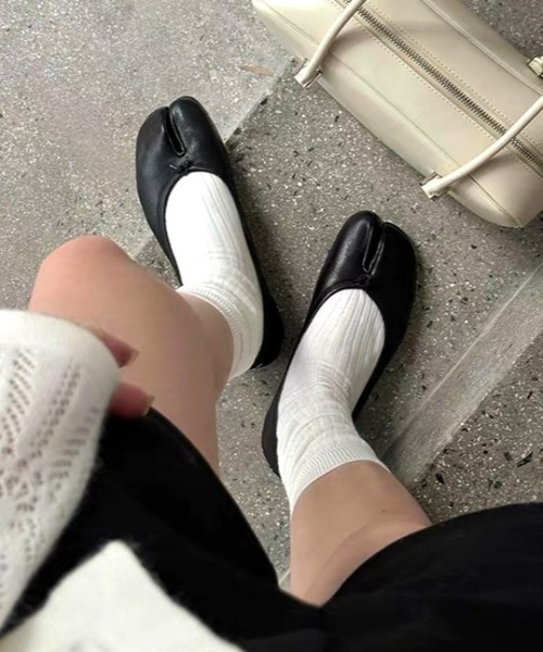Vipoa（ヴィポア）の「Tabi flat ballet shoes（バレエシューズ・レディース・マルチ/レッド/ホワイト/ブラック/ホワイト系その他/ベージュ/ブラウン・LARGE/MEDIUM/SMALL）」の4枚目の写真