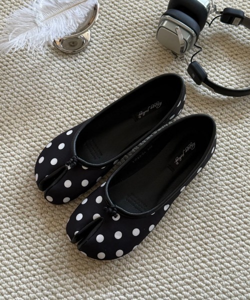 Vipoa（ヴィポア）の「Tabi flat ballet shoes（バレエシューズ・レディース・マルチ/レッド/ホワイト/ブラック/ホワイト系その他/ベージュ/ブラウン・LARGE/MEDIUM/SMALL）」の11枚目の写真