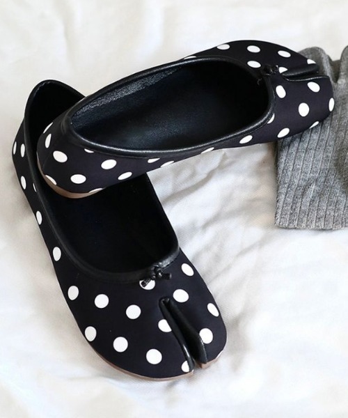 Vipoa（ヴィポア）の「Tabi flat ballet shoes（バレエシューズ・レディース・マルチ/レッド/ホワイト/ブラック/ホワイト系その他/ベージュ/ブラウン・LARGE/MEDIUM/SMALL）」の8枚目の写真