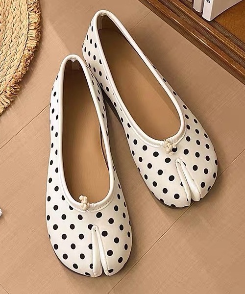 Vipoa（ヴィポア）の「Tabi flat ballet shoes（バレエシューズ・レディース・マルチ/レッド/ホワイト/ブラック/ホワイト系その他/ベージュ/ブラウン・LARGE/MEDIUM/SMALL）」の20枚目の写真