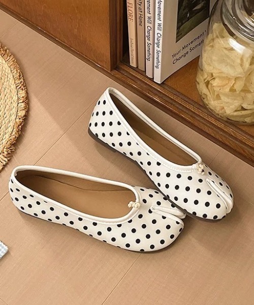 Vipoa（ヴィポア）の「Tabi flat ballet shoes（バレエシューズ・レディース・マルチ/レッド/ホワイト/ブラック/ホワイト系その他/ベージュ/ブラウン・LARGE/MEDIUM/SMALL）」の21枚目の写真