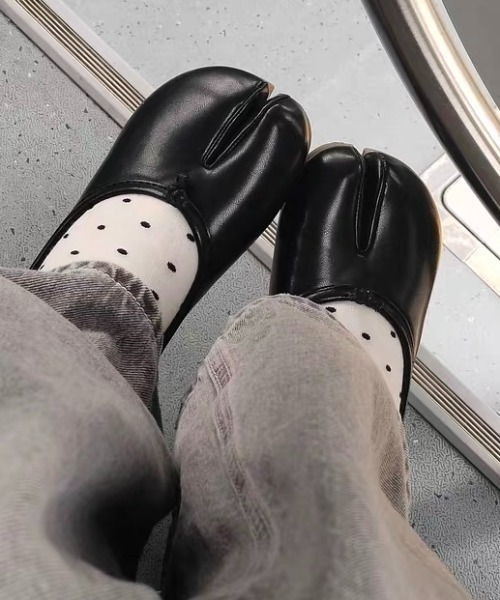 Vipoa（ヴィポア）の「Tabi flat ballet shoes（バレエシューズ・レディース・マルチ/レッド/ホワイト/ブラック/ホワイト系その他/ベージュ/ブラウン・LARGE/MEDIUM/SMALL）」の14枚目の写真