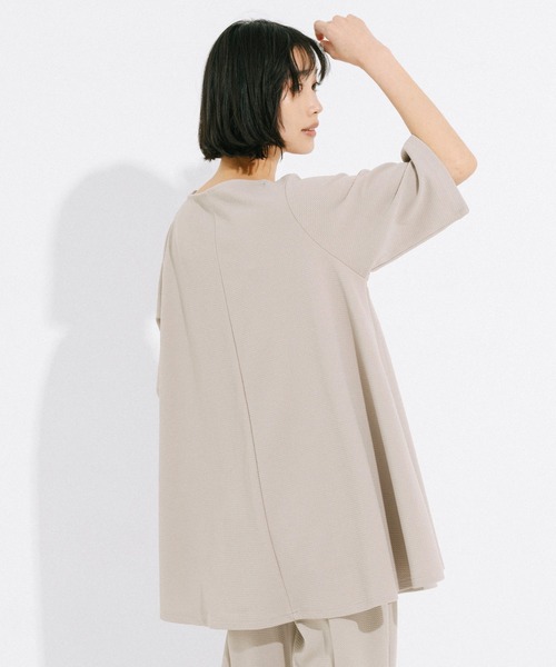 coca(coca)(コカ)の「エンボスボートネックチュニック(チュニック・レディース・ベージュ/ブラック・L/M/S)」の6枚目の写真