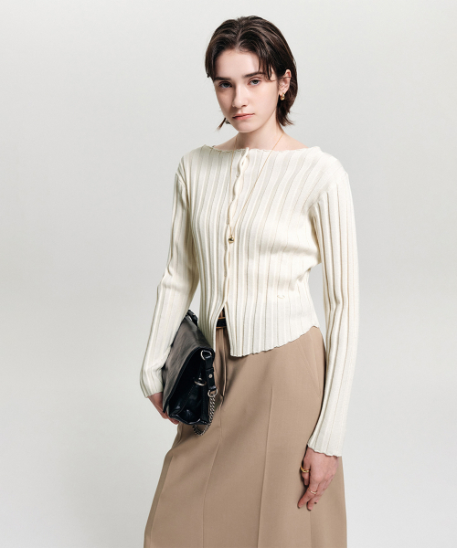 LOOKAST(ルックキャスト)の「ミレイ リブボタンニットカーディガン_クリーム(カーディガン/ボレロ・レディース・Cream・SMALL/MEDIUM)」の2枚目の写真