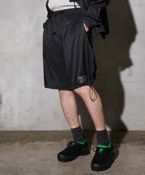 TAION（タイオン）の「TAION / タイオン BASIC SPORTS LIGHT SHORTS (TAION-031PTTWBS) ライトウェイトナイロン ショートパンツ（その他パンツ・メンズ・ブラック・MEDIUM/LARGE/X-LARGE）」の2枚目の写真