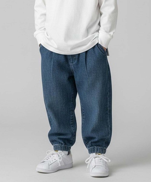 SHISKY(シスキー)の「ケミカルウォッシュ リラックス デニムパンツ(デニムパンツ・キッズ・ブルー/ブラック/ブラック系その他/ブルー系その他・160/150/140/130/120/110)」の4枚目の写真