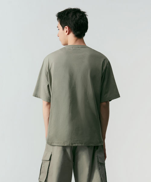 MUSINSA STANDARD（ムシンサスタンダード）の「[シティレジャー] デュラロンクールダブルポケットTシャツ [ライトカーキグレー]（Tシャツ/カットソー・メンズ・その他・SMALL/MEDIUM/LARGE/X-LARGE/2XL）」の3枚目の写真