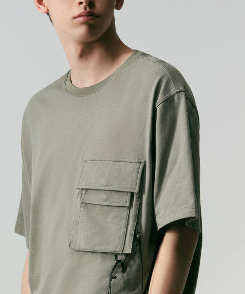 MUSINSA STANDARD（ムシンサスタンダード）の「[シティレジャー] デュラロンクールダブルポケットTシャツ [ライトカーキグレー]（Tシャツ/カットソー・メンズ・その他・SMALL/MEDIUM/LARGE/X-LARGE/2XL）」の5枚目の写真