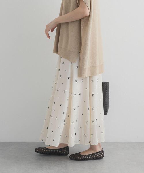 URBAN RESEARCH DOORS（アーバンリサーチドアーズ）の「小柄ダマスクプリントフレアスカート（スカート・レディース・オフホワイト/チャコールグレー・FREE）」の11枚目の写真