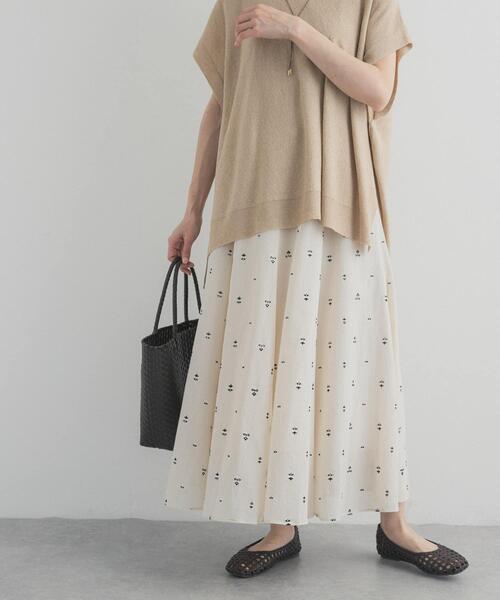 URBAN RESEARCH DOORS（アーバンリサーチドアーズ）の「小柄ダマスクプリントフレアスカート（スカート・レディース・オフホワイト/チャコールグレー・FREE）」の14枚目の写真