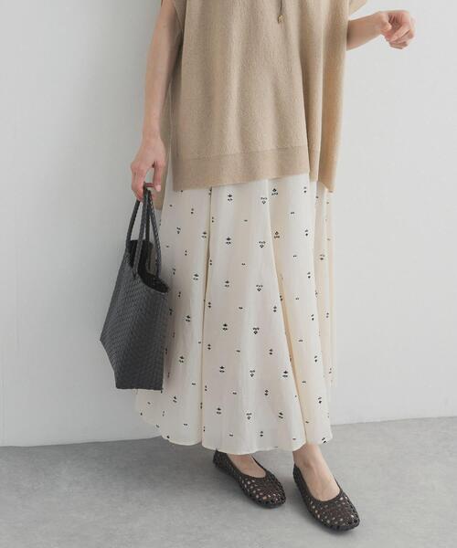 URBAN RESEARCH DOORS（アーバンリサーチドアーズ）の「小柄ダマスクプリントフレアスカート（スカート・レディース・オフホワイト/チャコールグレー・FREE）」の16枚目の写真