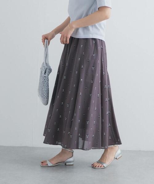 URBAN RESEARCH DOORS（アーバンリサーチドアーズ）の「小柄ダマスクプリントフレアスカート（スカート・レディース・オフホワイト/チャコールグレー・FREE）」の21枚目の写真