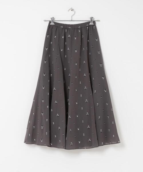 URBAN RESEARCH DOORS（アーバンリサーチドアーズ）の「小柄ダマスクプリントフレアスカート（スカート・レディース・オフホワイト/チャコールグレー・FREE）」の4枚目の写真