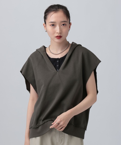 LEPSIM(レプシィム)の「裏毛フーディーノースリーブ 639418(Tシャツ/カットソー・レディース・チャコールグレー/グレー/オフホワイト・FREE)」の15枚目の写真